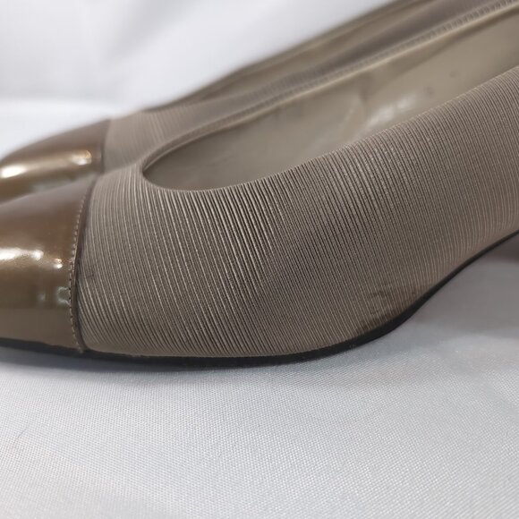 Etienne Aigner Kitten Heels Brown Tan Ribbed Taupe 8 Leather Italy Women Vintage - Picture 2 of 16